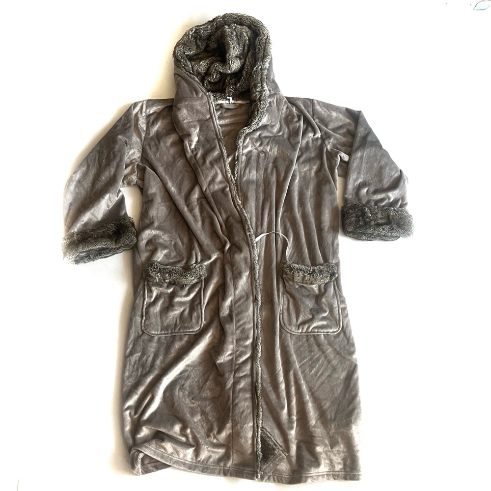 Pottery Barn Gray/Brown Faux Fur Ombre Robe - OS